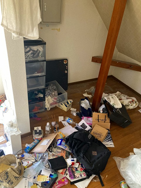 屋根裏の不用品