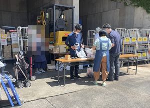 名古屋市の南リサイクルプラザでのリユース品回収で来ている方たち